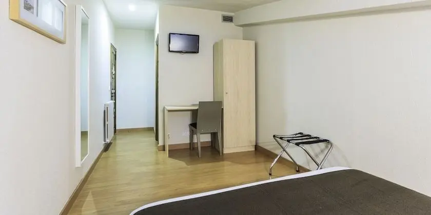 Basic Büyük Yataklı Tek Kişilik Oda