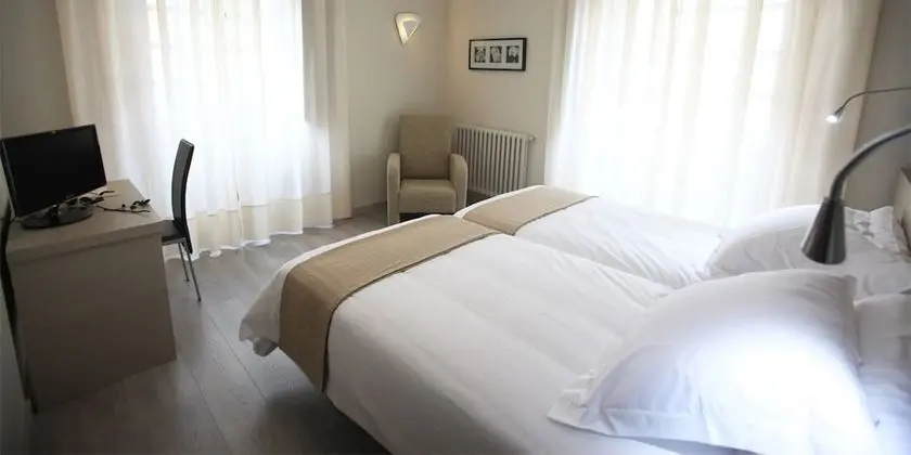 Standard Büyük Yataklı Tek Kişilik Oda