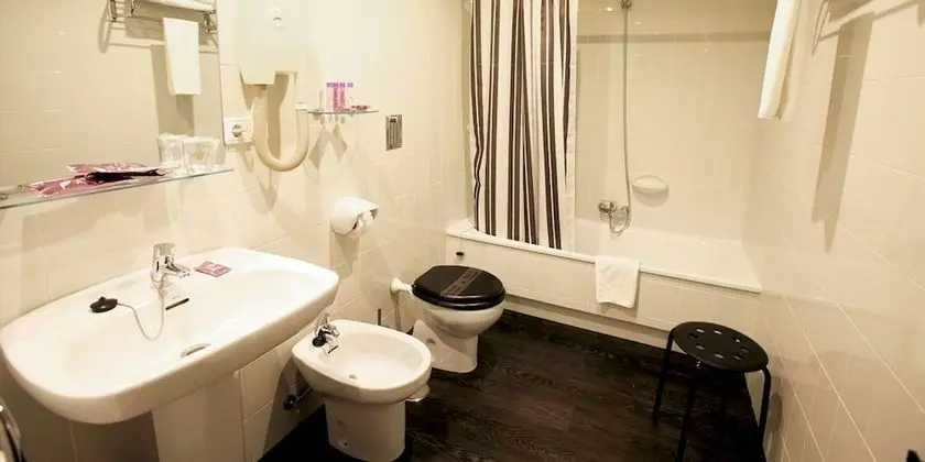 Standard Büyük Yataklı Tek Kişilik Oda