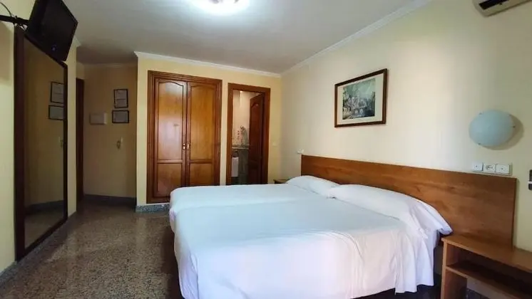 City Tek Büyük veya İki Ayrı Yataklı Oda
