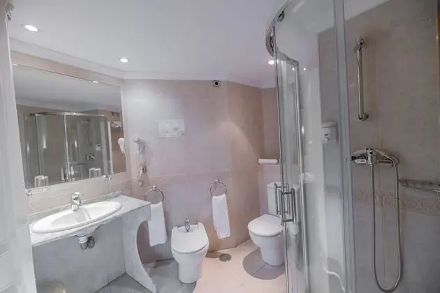 City Tek Büyük veya İki Ayrı Yataklı Oda