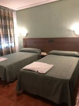 Tek Büyük Yataklı Oda, 2 Tek Kişilik Yatak