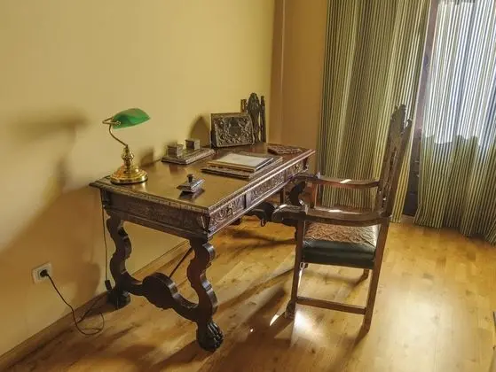 Tek Büyük veya İki Ayrı Yataklı Oda, Balkon