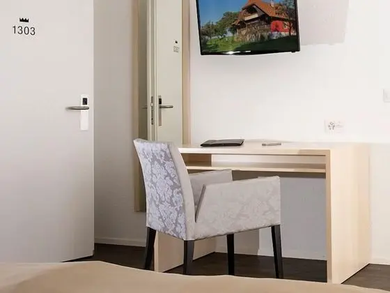 Superior Tek Büyük veya İki Ayrı Yataklı Oda, Mutfak (Block-up windows)