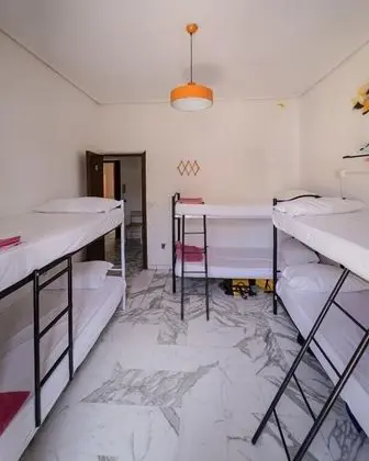 Shared dorm, mixed dorm (18-28)