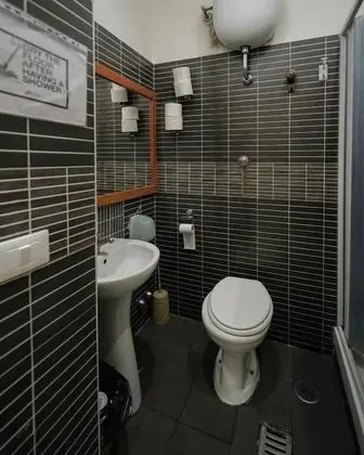 Shared dorm, mixed dorm (18-28)