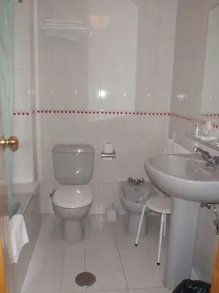 Üç Kişilik Oda