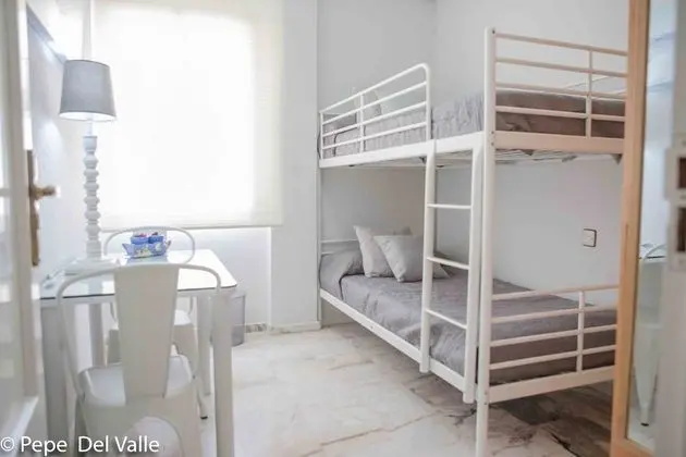İki Ayrı Yataklı Oda, Ortak Banyo