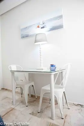 İki Ayrı Yataklı Oda, Ortak Banyo