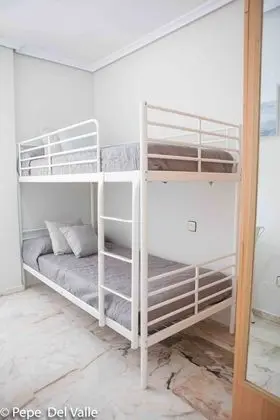 İki Ayrı Yataklı Oda, Ortak Banyo