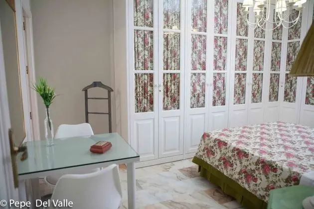 Tek Büyük Yataklı Oda, Ortak Banyo