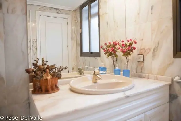 Tek Büyük Yataklı Oda, Ortak Banyo