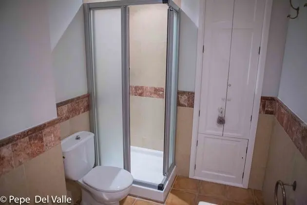 Tek Büyük Yataklı Oda, Ortak Banyo
