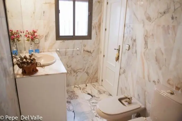 Tek Büyük Yataklı Oda, Ortak Banyo