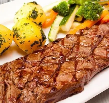 Tek Büyük Yataklı Oda, Birden Çok Yatak, Havuz Manzaralı