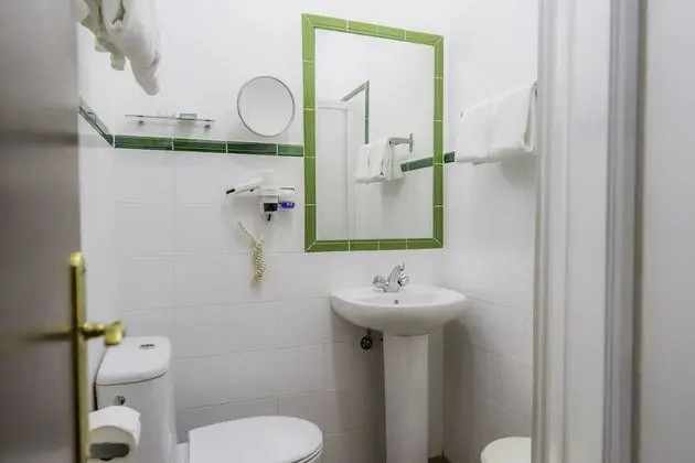 Üç Kişilik Oda