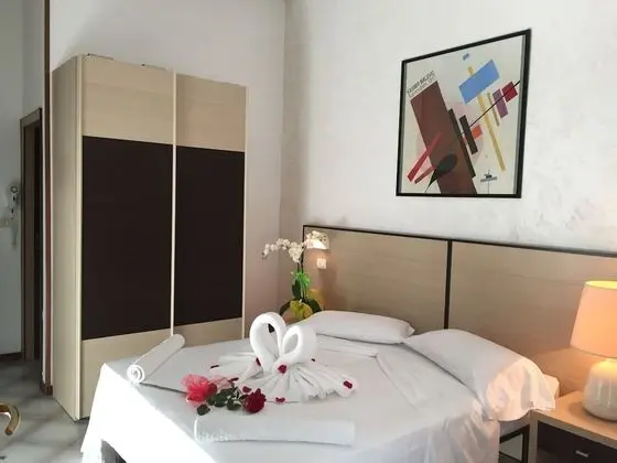 Standard Tek Büyük veya İki Ayrı Yataklı Oda, Havuz Manzaralı