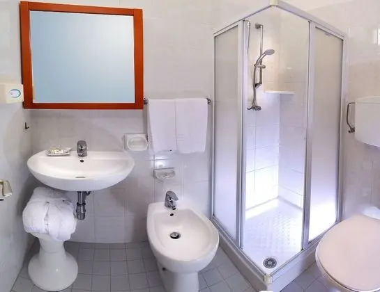 Standard Tek Büyük veya İki Ayrı Yataklı Oda, Havuz Manzaralı