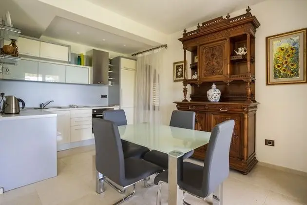 Basic Apart Daire, Deniz Manzaralı, Dağ Yamacı