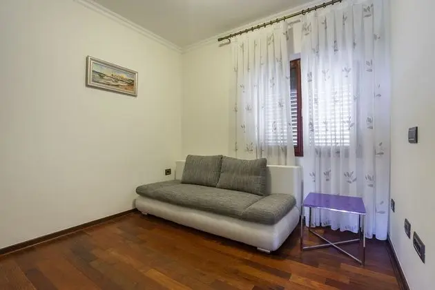 Basic Apart Daire, Deniz Manzaralı, Dağ Yamacı