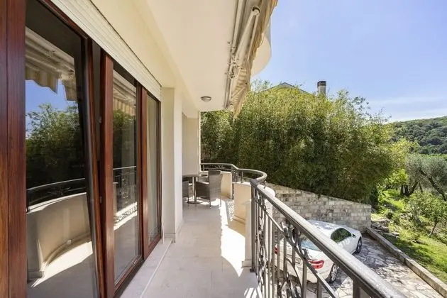 Basic Apart Daire, Deniz Manzaralı, Dağ Yamacı