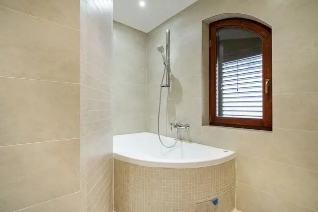 Basic Apart Daire, Deniz Manzaralı, Dağ Yamacı