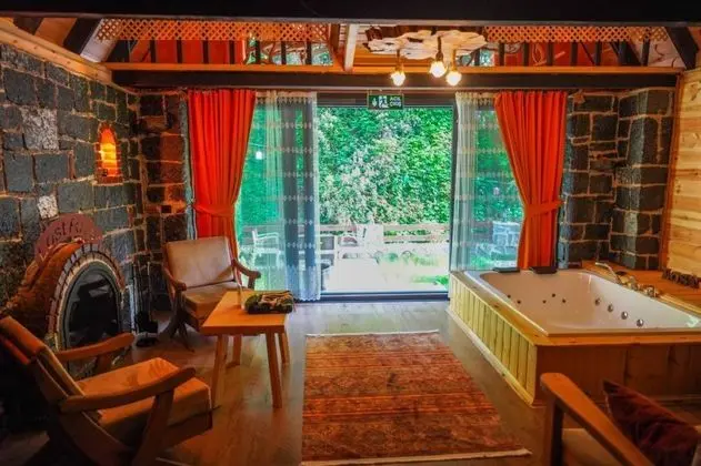 Bungalow, Dere Manzaralı, Jakuzili