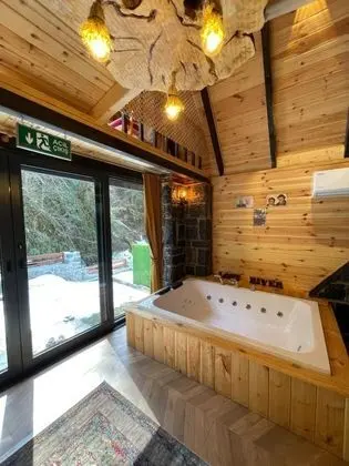 Standart Bungalow, Dere Manzaralı, Jakuzili