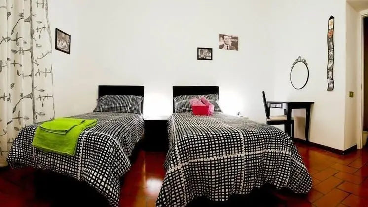 Tek Büyük veya İki Ayrı Yataklı Oda (bagno condiviso)