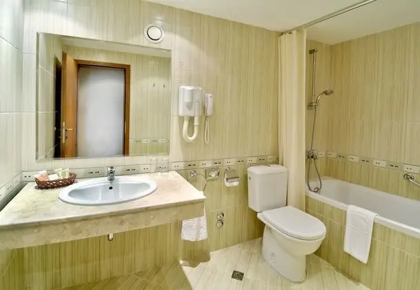 Standard Tek Büyük veya İki Ayrı Yataklı Oda, Deniz Manzaralı