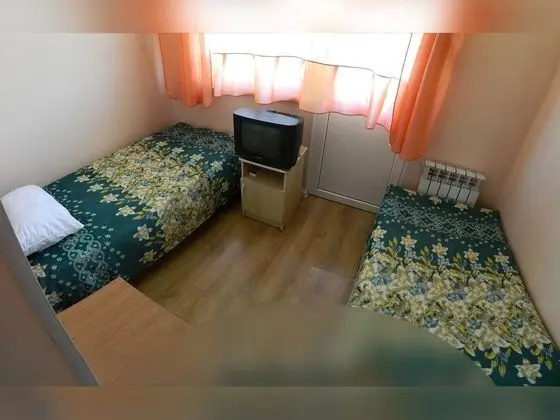 Standard Tek Büyük veya İki Ayrı Yataklı Oda, 1 Yatak Odası, Balkon, Avlu Manzaralı