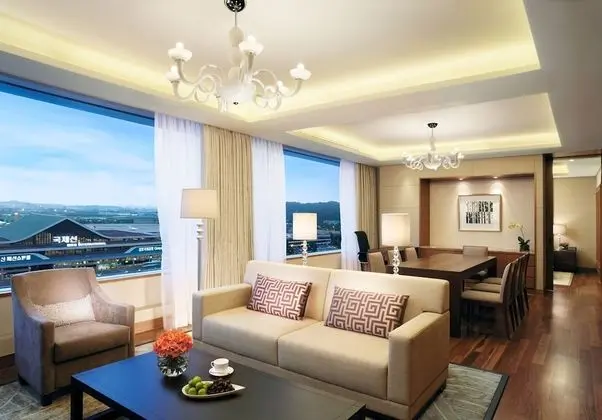 Premier Suite Double, Airport View