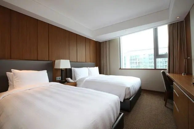 [6PM Check In] Random Room Type