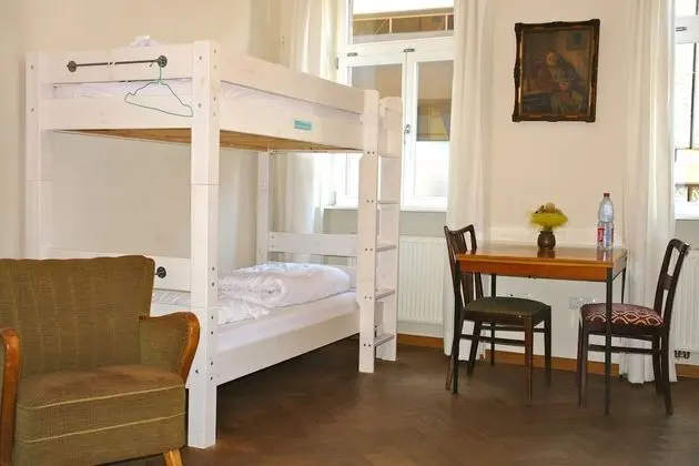 Ortak Ranzalı Oda, 5 Yatak Odası