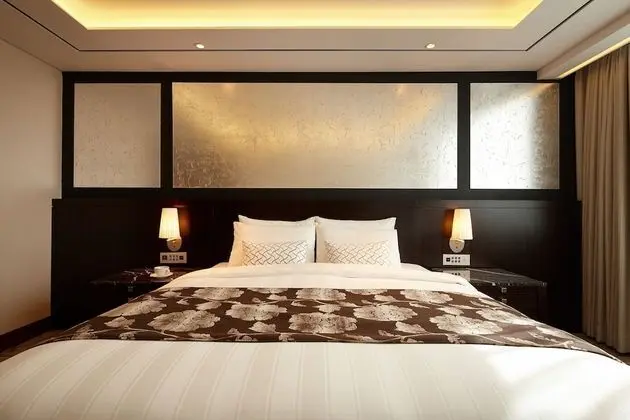 Deluxe Suite Double (Club Access for 1)