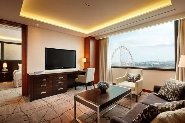 Deluxe Suite Double (Club Access for 1)