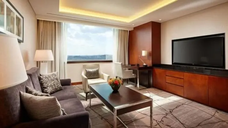 Deluxe Suite Double (Club Access for 1)