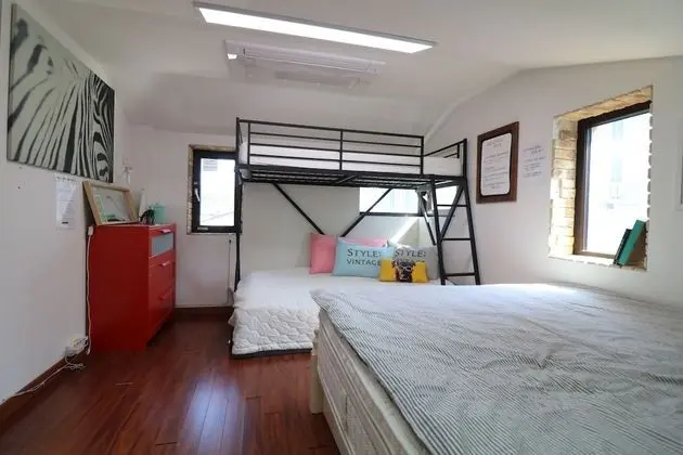 Flower Room (Extra blanket set provided)