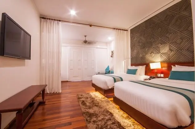 Landmark Twin Room