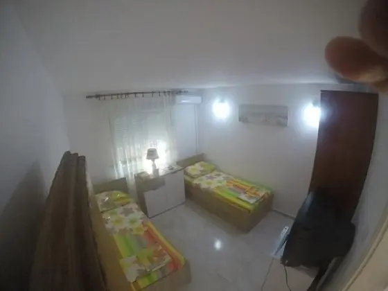 İki Ayrı Yataklı Oda, Ortak Banyo