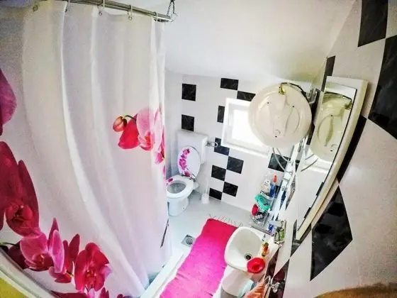 Tek Büyük Yataklı Oda, Ortak Banyo