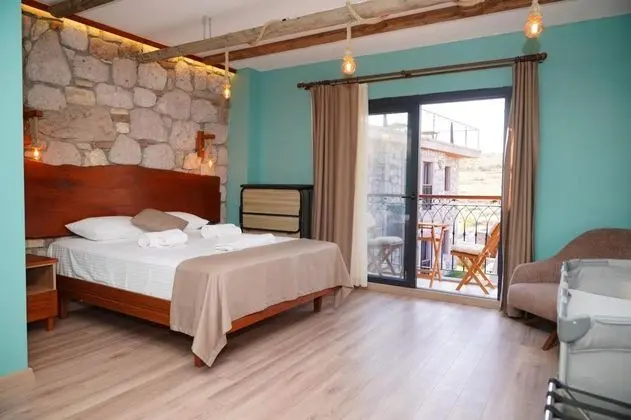 Aile Odası, Bahçe Manzaralı, 2. Kat Balkonlu