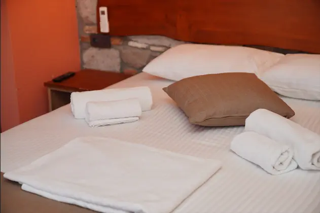 Standart Çift Kişilik Oda,Bahçe Manzaralı,Fransız Balkonlu