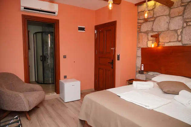 Standart Çift Kişilik Oda,Bahçe Manzaralı,Fransız Balkonlu