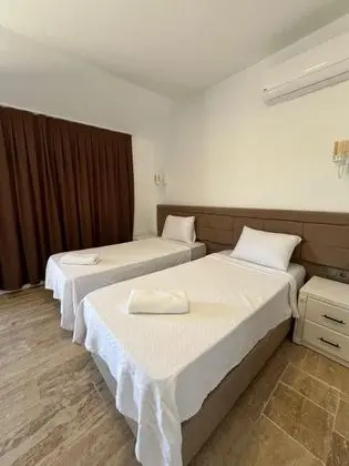 Standart Oda Anex Bina, Deniz ve Havuz Manzaralı, Teraslı