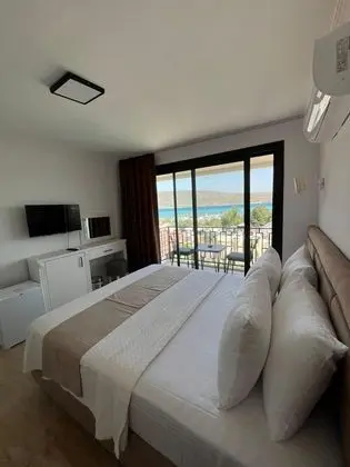 Standart Oda, Deniz ve Havuz Manzaralı, 1. Kat