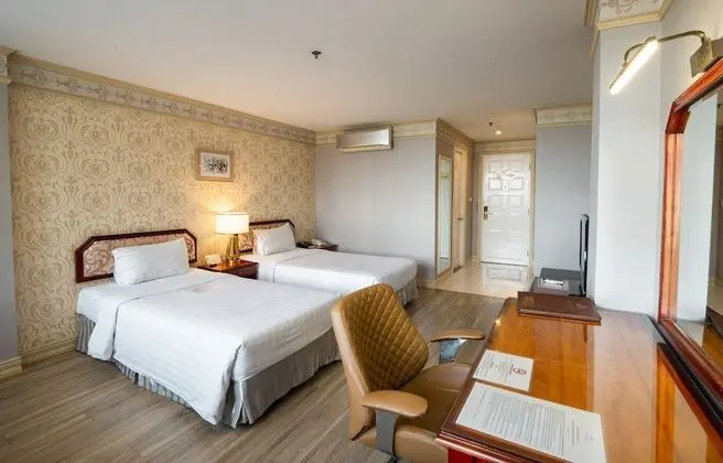 Deluxe Window Room