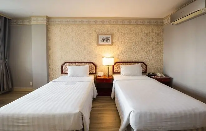 Deluxe Window Room