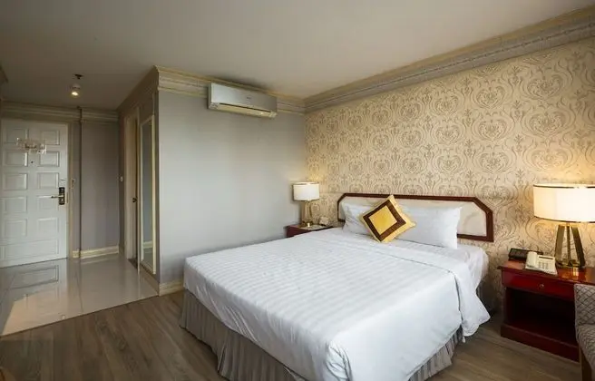 Deluxe Window Room