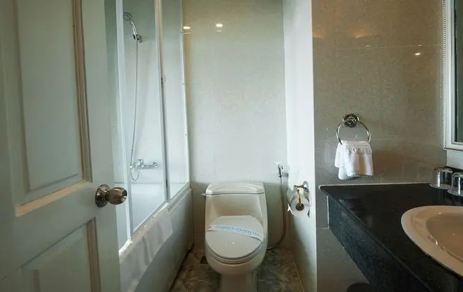 Deluxe Window Room